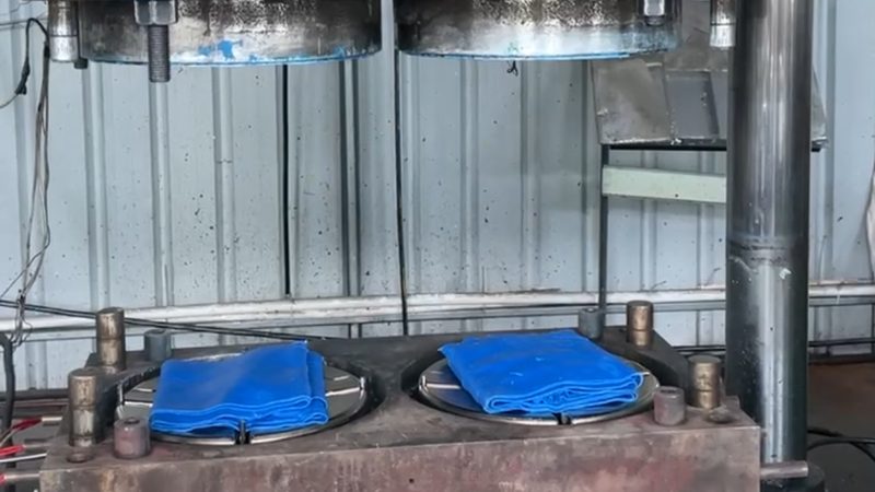 橡胶模具与液体硅胶模具：性能对比与适用场景分析