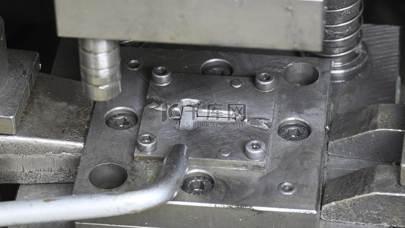 深圳塑胶模具加工：揭秘高效生产背后的关键**