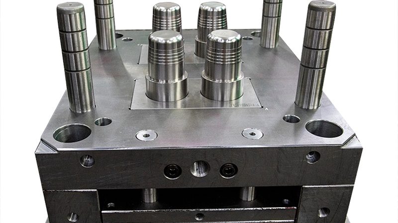 苏州双色模具加工材质选择：H13钢与P20钢的对比分析